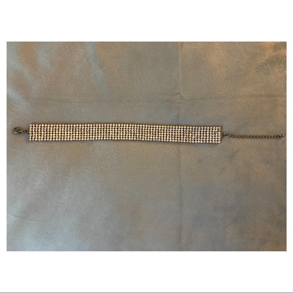 ✨Glam Silver Choker✨